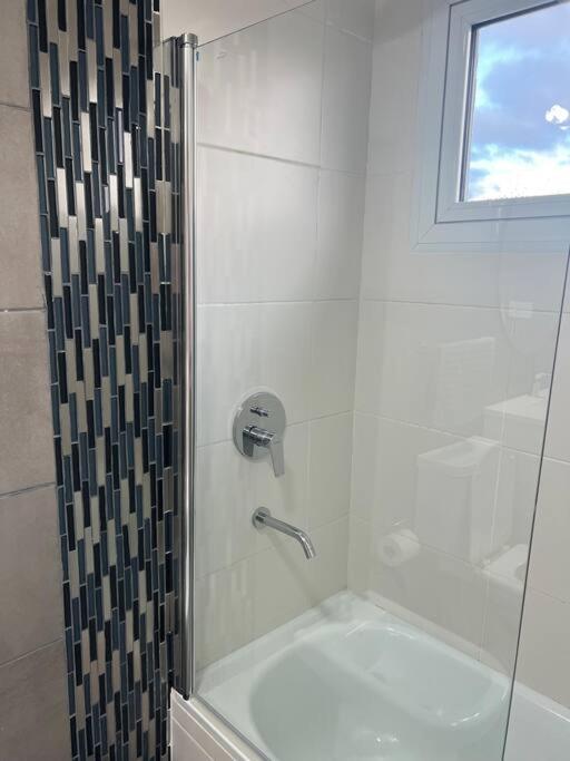 Casa Del Alto, Impecable, 3 Dormitorios, 2 Banos * Esquel