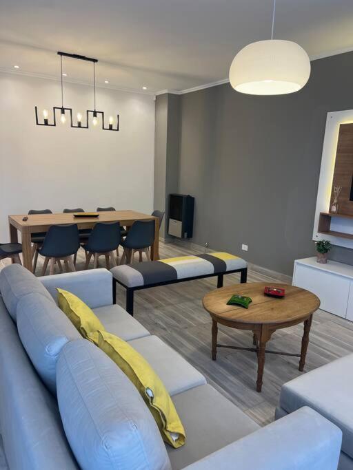 Casa Del Alto, Impecable, 3 Dormitorios, 2 Banos Villa *