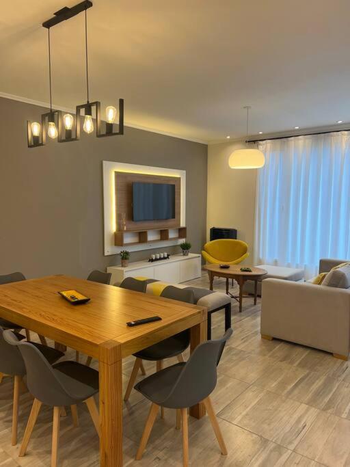 Villa Casa Del Alto, Impecable, 3 Dormitorios, 2 Banos *